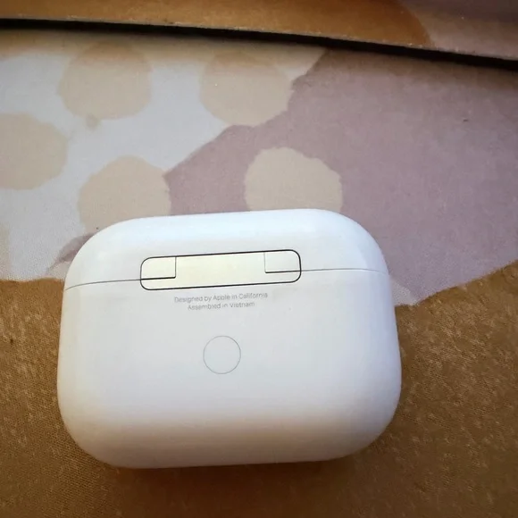 Apple AirPods Pro (1st Generation) – Authentic – Used - Picture 2 of 8